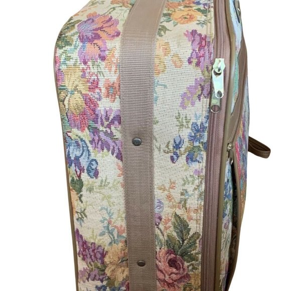Vintage Galleria Travel Luggage | Lock & Key | Floral & Tan Rolling Suitcase - Picture 6 of 11
